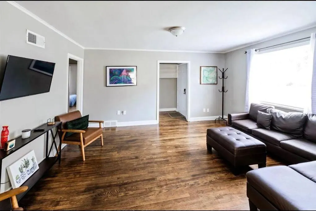 E, Memphis Home 5 Min From I240W Apartment